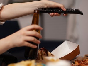 Alagoas registra redução no uso de álcool e drogas entre estudantes, diz IBGE