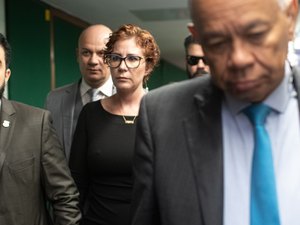 Zambelli apanha na cadeia e advogado consegue transferência de cela