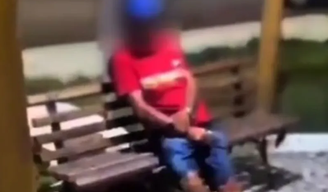 Polícia procura suspeito de ato obsceno em praça pública de Delmiro Gouveia