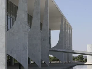 Governo reúne base após risco de Congresso derrubar decreto do saneamento