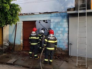 Em um dia, bombeiros combatem oito incêndios na capital e no interior