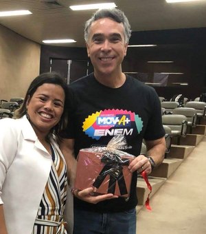 Professora indicada por Rafael Brito é premiada nacionalmente por transformar vidas por meio da educação