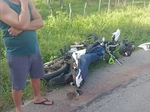 Adolescente de 16 anos e jovem de 21 são vítimas fatais de colisão entre carro e moto na AL-101, em Piaçabuçu