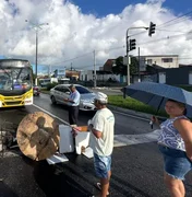 Av. Josefa de Melo é bloqueada por manifestantes que cobram melhorias no transporte público