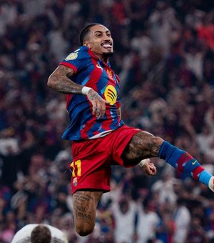 Com dois de Raphinha, Barcelona bate Real Madrid e é campeão da Supercopa