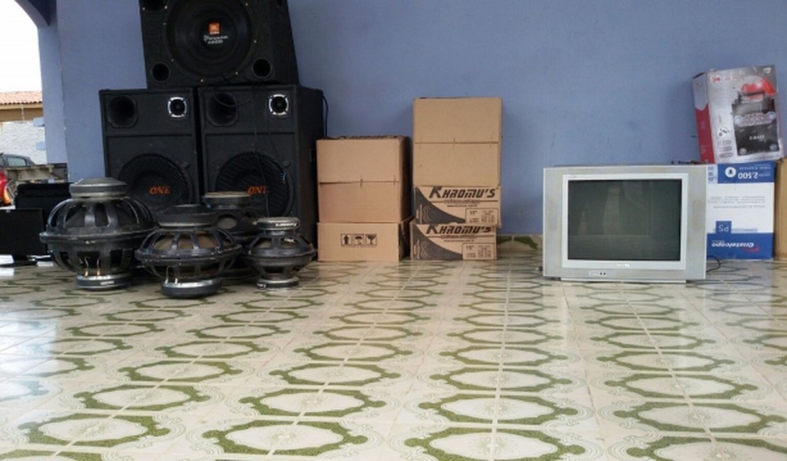 Grande quantidade de produtos é apreendida