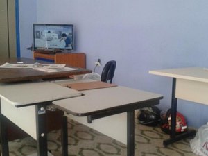 Mulher é presa em flagrante após furtar loja de policial