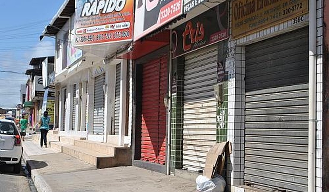 Temendo arrastão, comerciantes fecham lojas no Jacintinho