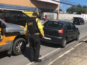Agentes fazem operação de combate a transporte clandestino