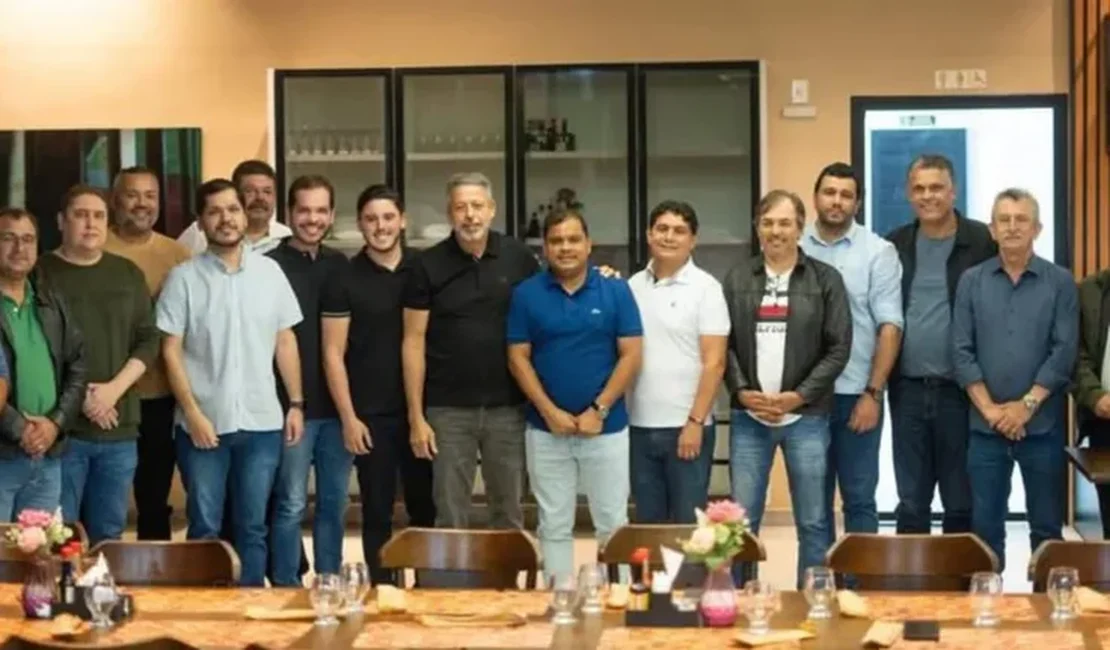 Arthur Lira visita Palmeira dos Índios e conversa sobre formação de frente de oposição