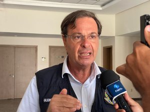 Ministro do Turismo elogia cadeira gigante de Maceió: 'ideia formidável'