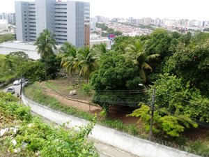 Deslizamento de terra é registrado em ladeira no Jacintinho