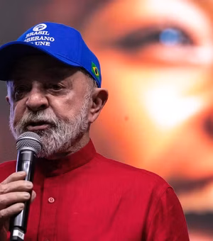 Lula ironiza Bolsonaro e sugere que ele transfira título de eleitor para os EUA