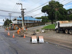 Av. Gustavo Paiva é interditada para reparos de galerias