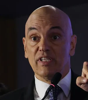 Moraes rejeita pedido de prisão domiciliar humanitária a Bolsonaro