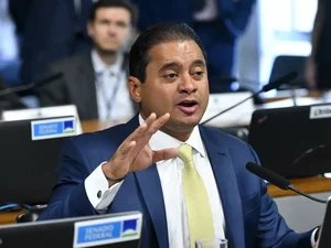 Senador Weverton Rocha é alvo da PF em operação sobre fraudes no INSS