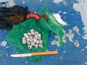 Homem é preso e menor apreendido suspeitos de tráfico de drogas