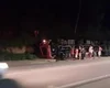 Carreta tomba e deixa motorista preso às ferragens na BR-316 em Atalaia