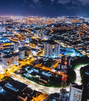 Iluminação em LED em Maceió saltou de 13 mil para 45 mil durante gestão JHC