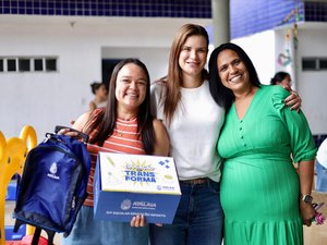 Prefeita Ceci garante reajuste de 6% e rateio para profissionais da educação em Atalaia