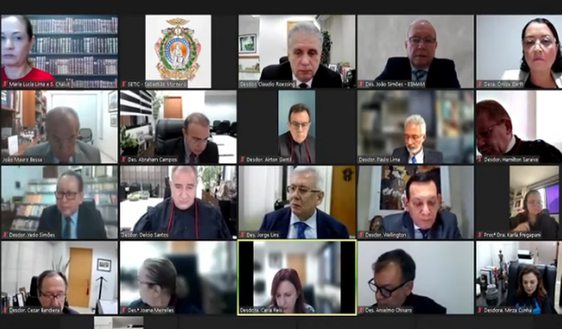 [Vídeo] Biblioteca falsa de desembargador do TJ do Amazonas cai durante sessão online