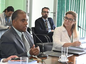 Clayton Santos apresenta na Câmara proposta de programa de capacitação em comunicação para câmaras municipais