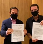 Eduardo Paes firma acordo com Doria para vacina contra covid-19