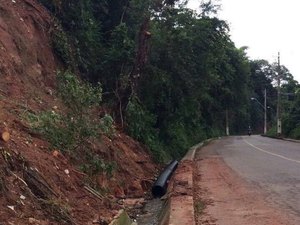 Tubos de drenagem para evitar novos deslizamentos de terra são furtados em Maceió