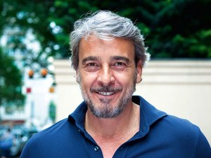 Alexandre Borges aparece com suposto travesti em vídeo e viraliza na internet