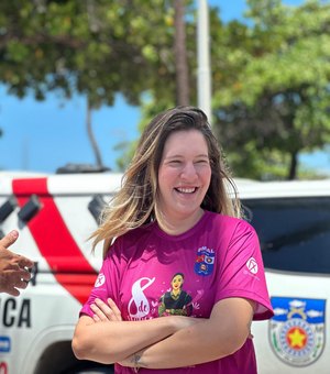 Cibele Moura participa de evento da PM em homenagem ao Dia da Mulher na orla de Maceió
