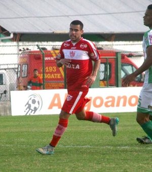 Sérgio Mota marca três e CRB vence Miguelense por 4 a 0, em Coruripe