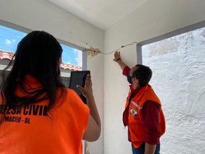 Defesa Civil analisa fissuras em imóveis no bairro do Farol