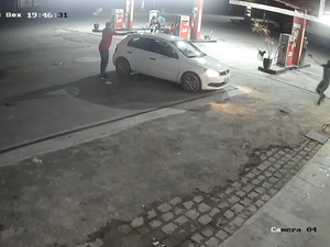 [Video]Criminosos encapuzados assaltam posto de combustíveis em Passo do Camaragibe
