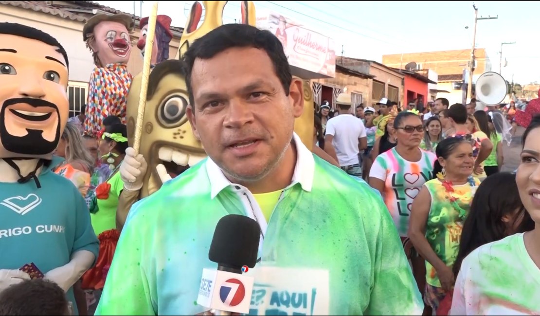 [Vídeo] Bloco o Batatão faz a alegria dos foliões de Feira Grande