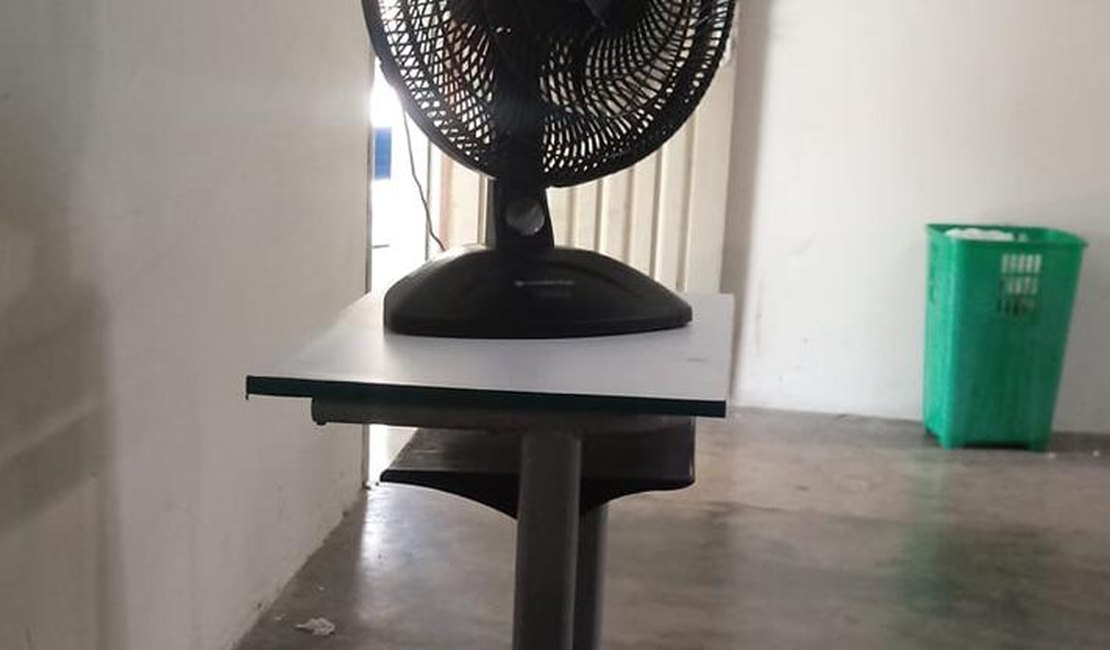 Universitários levam ventiladores para conseguir assistir aulas na Uneal