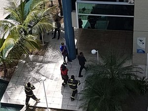 Curto-circuito atinge empresarial JTR no bairro da Jatiúca, em Maceió