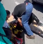Entregador fica ferido após colisão com ônibus no bairro do Farol, em Maceió