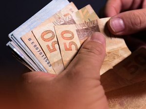 Segunda parcela do 13º salário deve ser paga até sexta-feira (19)