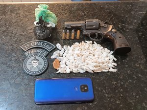 PM apreende 26 armas de fogo e 20 quilos de drogas em uma semana