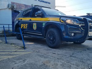 PRF em AL aborda veículo e encontra criança sequestrada na Paraíba