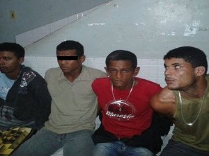 Operação em Penedo prende cinco  suspeitos e aprende menor, armas e droga