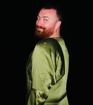 Cantor Sam Smith passa virada do ano na Amazônia