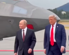 Avião B-2, modelo usado em ataque no Irã, passa perto de Putin e Trump durante encontro