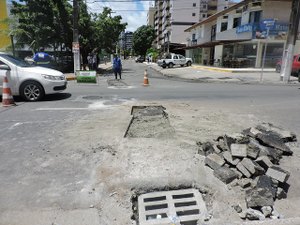 Fiscais descobrem ligação clandestina de esgoto em barraca de lanche