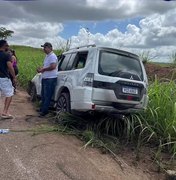 Condutor perde controle direcional do veículo e sofre acidente na rodovia AL-105