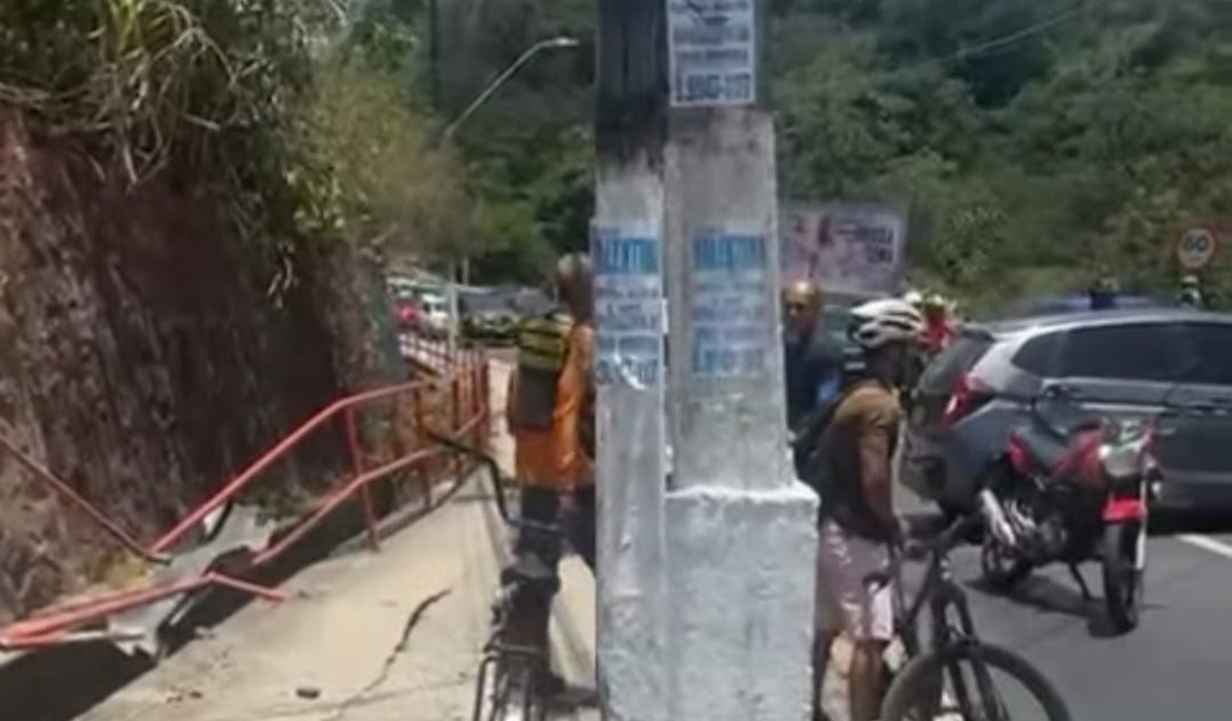 [Vídeo] Carro sobra em ladeira e provoca acidente na avenida Leste-Oeste