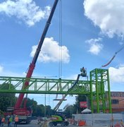 Prefeitura de Maceió conclui instalação da estrutura principal da passarela do Canaã