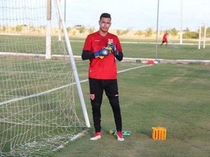 CRB acerta com goleiro revelado pelo Vasco