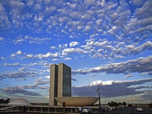 Câmara aprova projeto que permite que empresas comprem vacinas