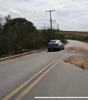 [Vídeo] Condutores reclamam de buracos em pista que liga Vila São Francisco e Vila Fernandes